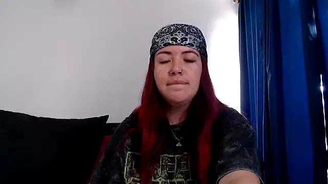 Discover our girls online shows and discover the company of countless livestreamers, with stunning shapes, sex toys and more.