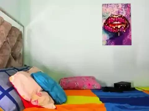 Discover our girls online shows and discover the company of countless livestreamers, with stunning shapes, sex toys and more.