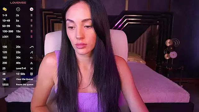 Discover our girls online shows and discover the company of countless livestreamers, with stunning shapes, sex toys and more.