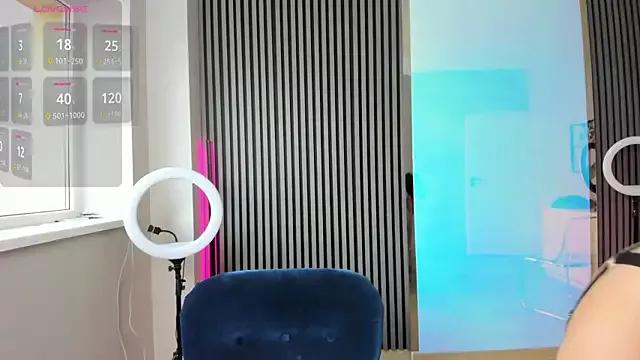 Discover our girls online shows and discover the company of countless livestreamers, with stunning shapes, sex toys and more.