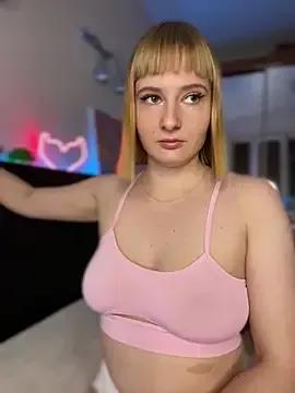 Discover our girls online shows and discover the company of countless livestreamers, with stunning shapes, sex toys and more.