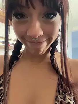 Discover our girls online shows and discover the company of countless livestreamers, with stunning shapes, sex toys and more.