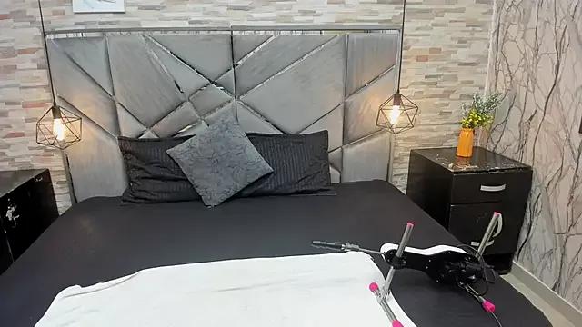 Discover our girls online shows and discover the company of countless livestreamers, with stunning shapes, sex toys and more.