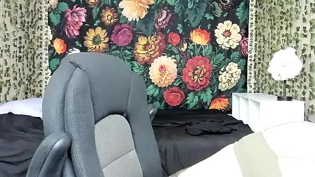 Exxxotic_Melons from StripChat