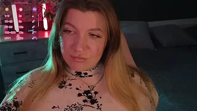 Discover our girls online shows and discover the company of countless livestreamers, with stunning shapes, sex toys and more.