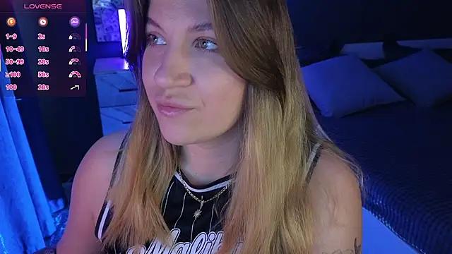 Discover our girls online shows and discover the company of countless livestreamers, with stunning shapes, sex toys and more.