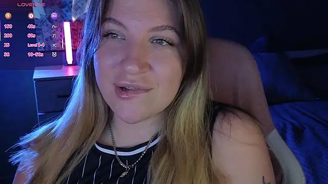 Discover our girls online shows and discover the company of countless livestreamers, with stunning shapes, sex toys and more.