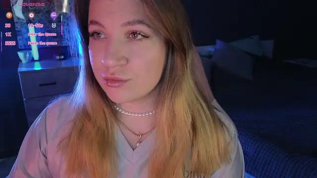 Discover our girls online shows and discover the company of countless livestreamers, with stunning shapes, sex toys and more.