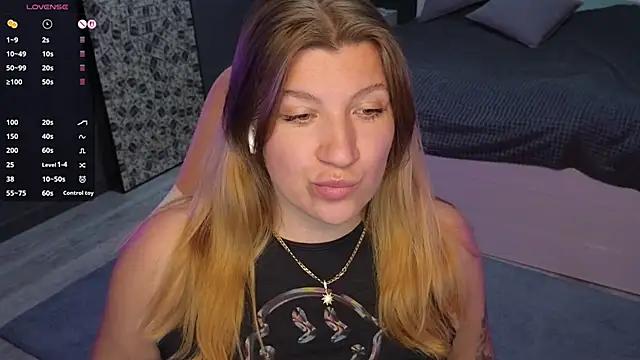 Discover our girls online shows and discover the company of countless livestreamers, with stunning shapes, sex toys and more.