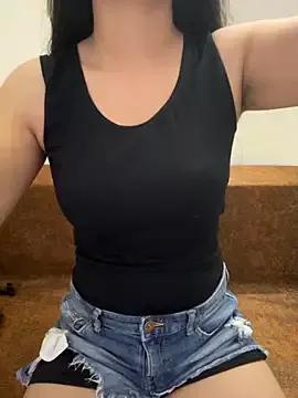 Discover our girls online shows and discover the company of countless livestreamers, with stunning shapes, sex toys and more.