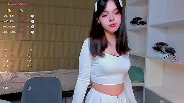 Discover our girls online shows and discover the company of countless livestreamers, with stunning shapes, sex toys and more.