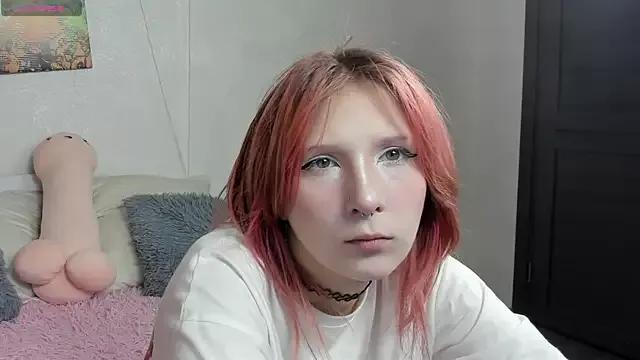 Discover our girls online shows and discover the company of countless livestreamers, with stunning shapes, sex toys and more.