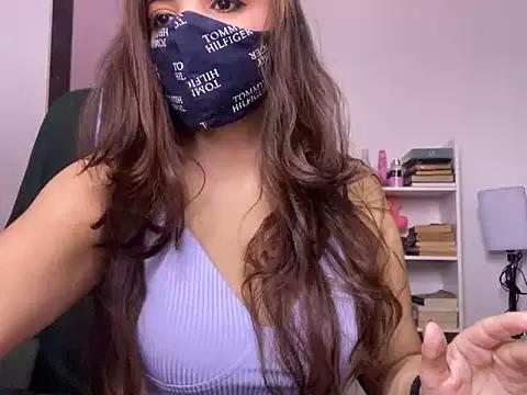 Discover our girls online shows and discover the company of countless livestreamers, with stunning shapes, sex toys and more.