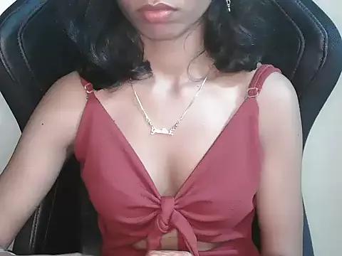 Discover our girls online shows and discover the company of countless livestreamers, with stunning shapes, sex toys and more.