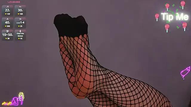 Discover our girls online shows and discover the company of countless livestreamers, with stunning shapes, sex toys and more.