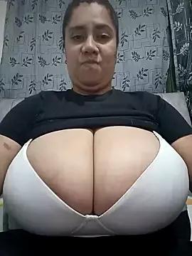 federica_bigboobs from StripChat is Freechat