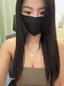 Discover our girls online shows and discover the company of countless livestreamers, with stunning shapes, sex toys and more.