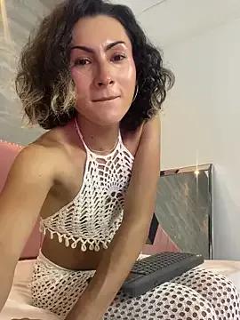 Discover our girls online shows and discover the company of countless livestreamers, with stunning shapes, sex toys and more.