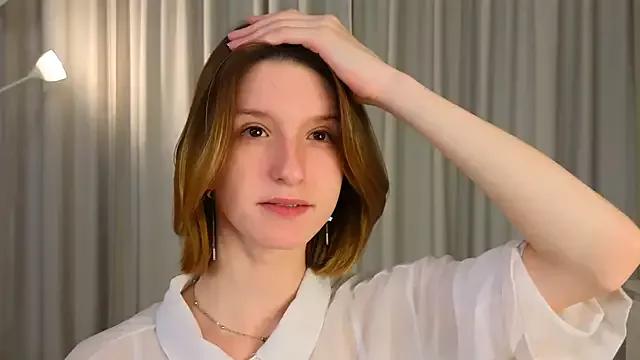 Discover our girls online shows and discover the company of countless livestreamers, with stunning shapes, sex toys and more.