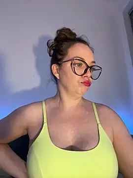 Discover our girls online shows and discover the company of countless livestreamers, with stunning shapes, sex toys and more.