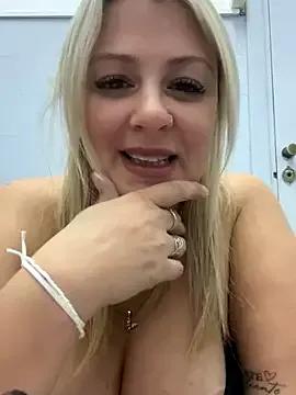 Discover our girls online shows and discover the company of countless livestreamers, with stunning shapes, sex toys and more.