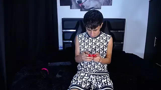 Fernandoo_Oficial from StripChat is Freechat