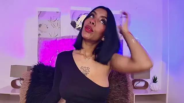 Discover our girls online shows and discover the company of countless livestreamers, with stunning shapes, sex toys and more.
