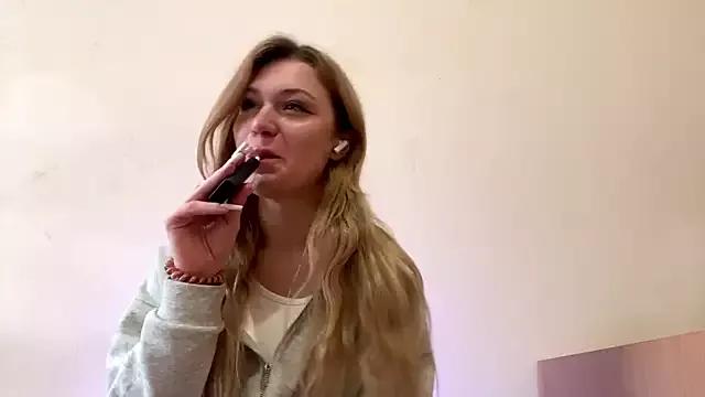 Fiorence_Blonde from StripChat is Freechat