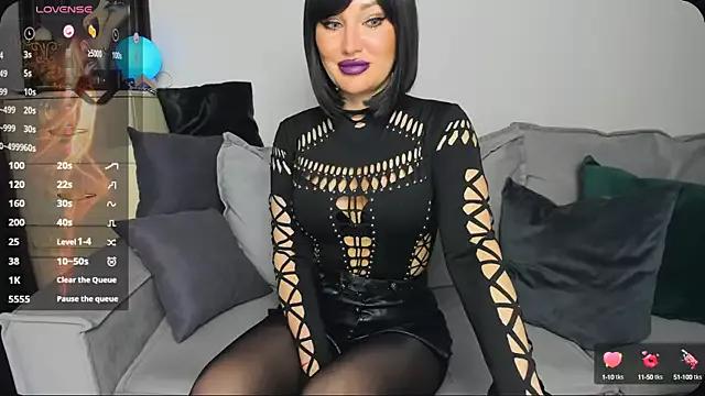 Discover our girls online shows and discover the company of countless livestreamers, with stunning shapes, sex toys and more.