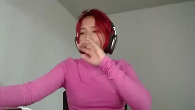 Discover our girls online shows and discover the company of countless livestreamers, with stunning shapes, sex toys and more.