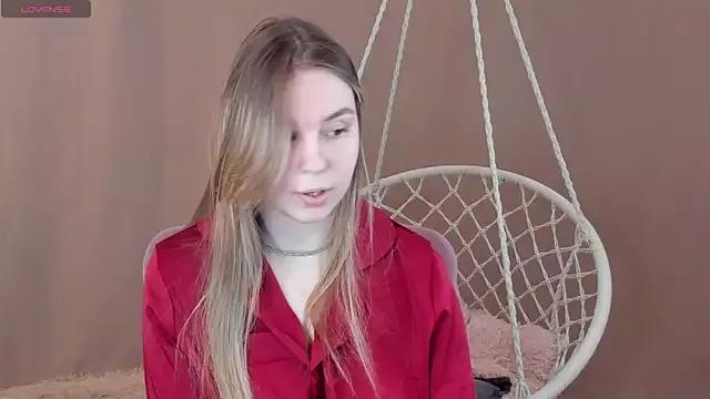 Discover our girls online shows and discover the company of countless livestreamers, with stunning shapes, sex toys and more.