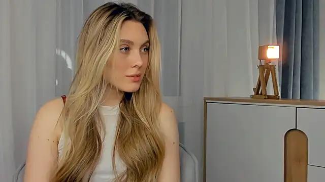 Discover our girls online shows and discover the company of countless livestreamers, with stunning shapes, sex toys and more.