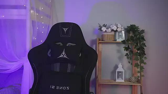 Discover our girls online shows and discover the company of countless livestreamers, with stunning shapes, sex toys and more.