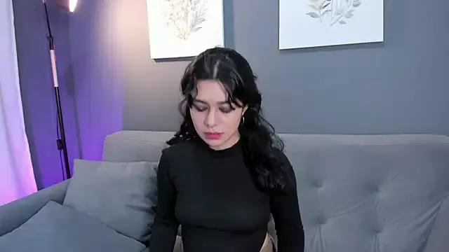 Discover our girls online shows and discover the company of countless livestreamers, with stunning shapes, sex toys and more.