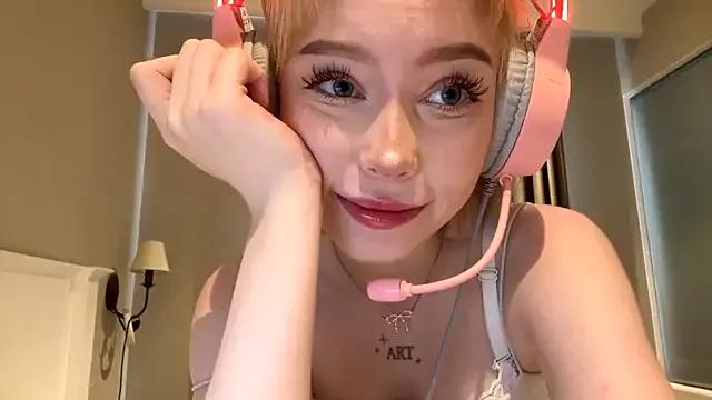 Discover our girls online shows and discover the company of countless livestreamers, with stunning shapes, sex toys and more.