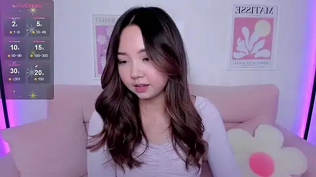 Discover our girls online shows and discover the company of countless livestreamers, with stunning shapes, sex toys and more.