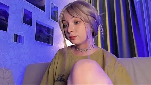 Discover our girls online shows and discover the company of countless livestreamers, with stunning shapes, sex toys and more.