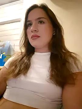 Discover our girls online shows and discover the company of countless livestreamers, with stunning shapes, sex toys and more.