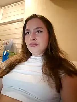 Discover our girls online shows and discover the company of countless livestreamers, with stunning shapes, sex toys and more.
