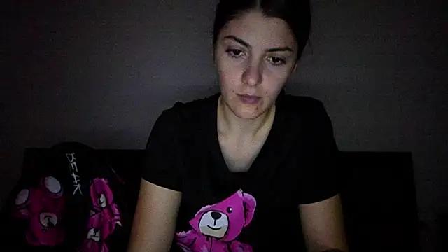 Discover our girls online shows and discover the company of countless livestreamers, with stunning shapes, sex toys and more.