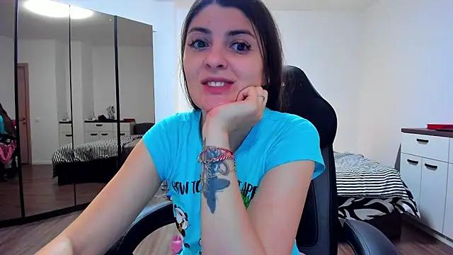 Discover our girls online shows and discover the company of countless livestreamers, with stunning shapes, sex toys and more.