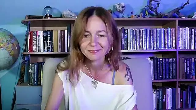 Discover our girls online shows and discover the company of countless livestreamers, with stunning shapes, sex toys and more.