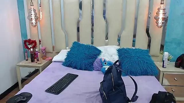 Discover our girls online shows and discover the company of countless livestreamers, with stunning shapes, sex toys and more.