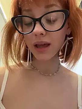 Discover our girls online shows and discover the company of countless livestreamers, with stunning shapes, sex toys and more.