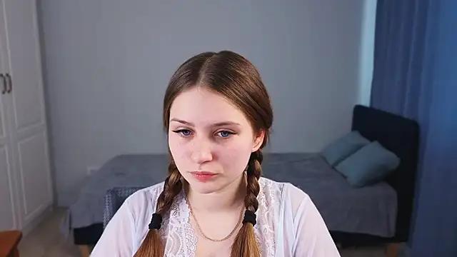Discover our girls online shows and discover the company of countless livestreamers, with stunning shapes, sex toys and more.