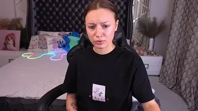 FoxyMayy from StripChat is Freechat
