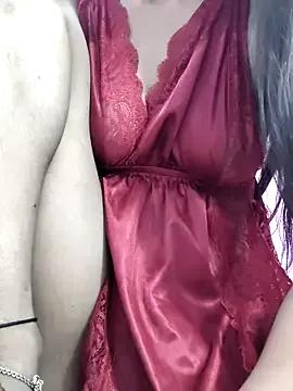 Discover our girls online shows and discover the company of countless livestreamers, with stunning shapes, sex toys and more.