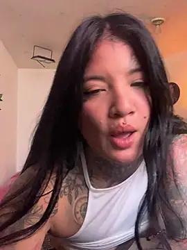 Discover our girls online shows and discover the company of countless livestreamers, with stunning shapes, sex toys and more.