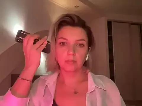 Fravelle from StripChat is Freechat