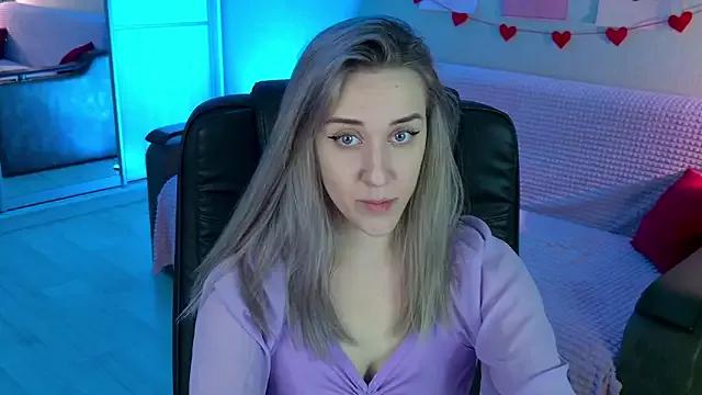 Discover our girls online shows and discover the company of countless livestreamers, with stunning shapes, sex toys and more.